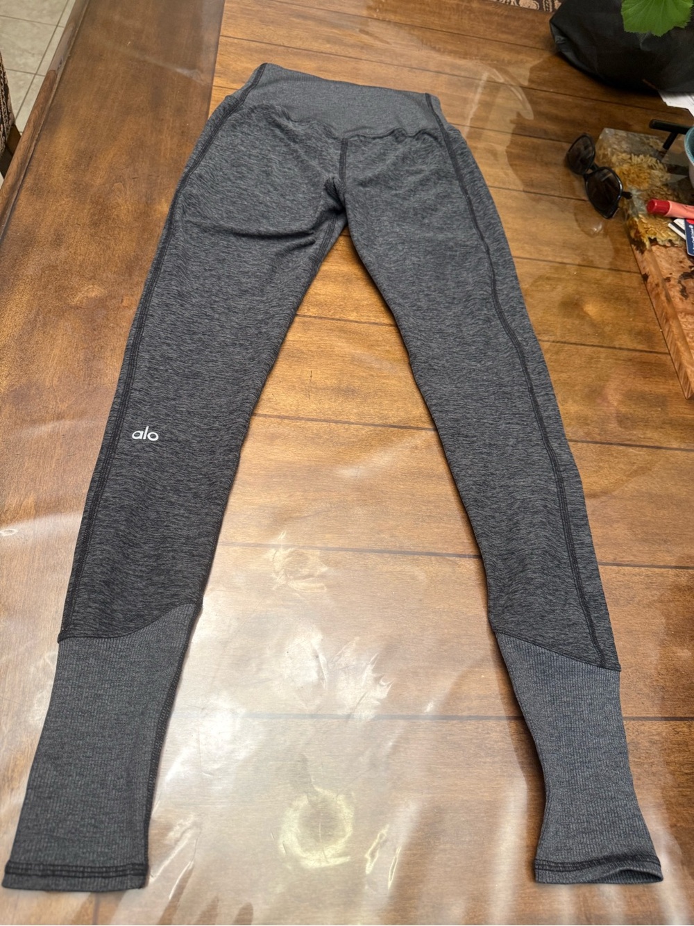 *Like New* ALO Yoga Xsmall Charcoal Gray Performance Leggings
